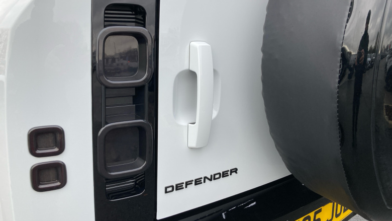 Land Rover Defender 90 Diesel 3.0 D250 Hard Top S Auto